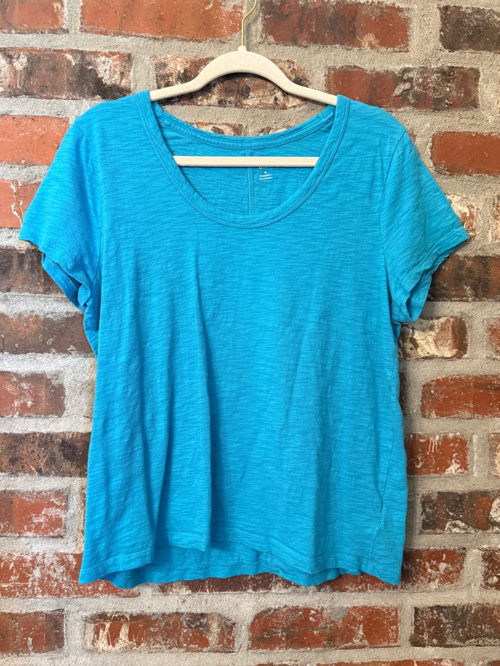T201 - GAP Classic Scoop Neck Tee in Turquoise